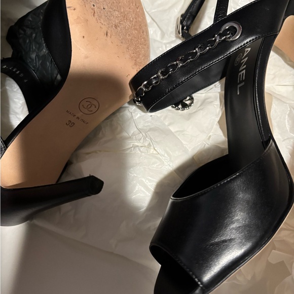 ✨CHANEL LAMBSKIN CC CHAIN SANDALS🌹 - Picture 4 of 7